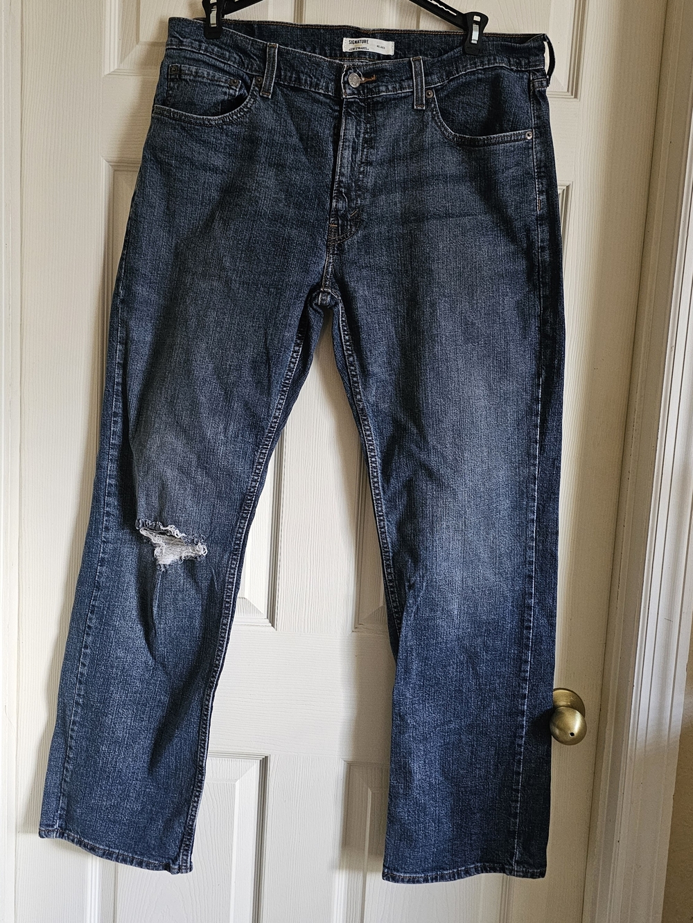Signature by Levi Strauss Men's Dark Blue Relaxed Distressed Jeans